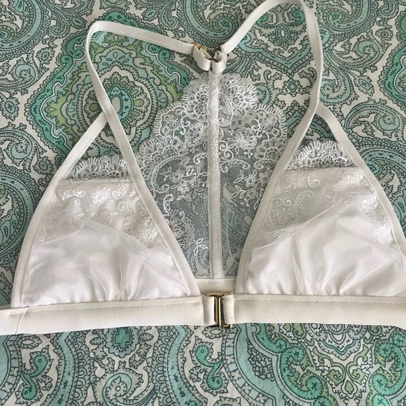Beach Bunny Lace bralette bikini top. Large. - Picture 3 of 8